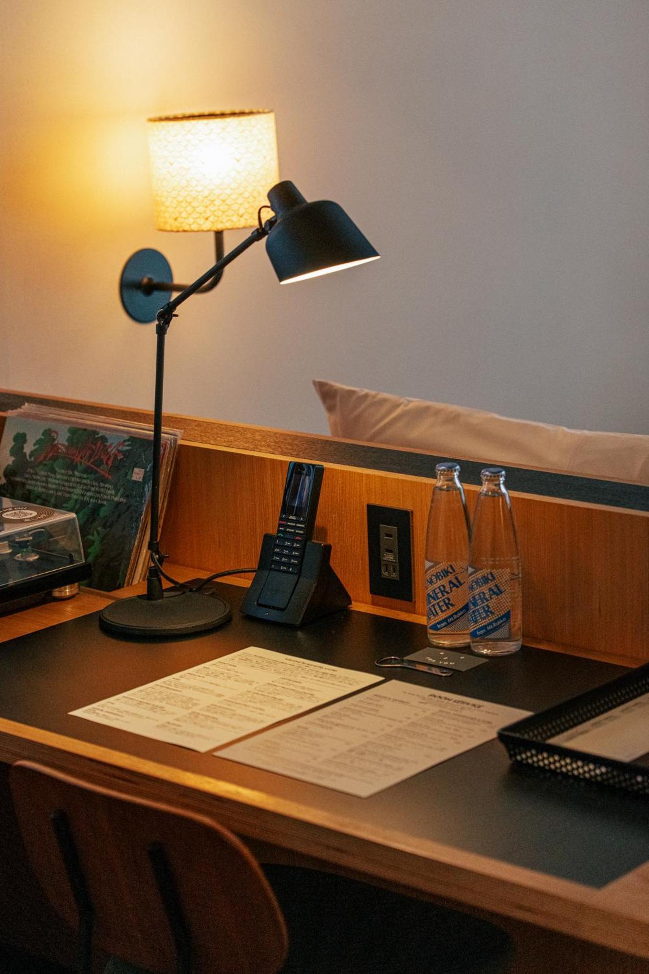 Ace Hotel Kyōto Esterno foto Bottles of Apollinaris in a hotel room