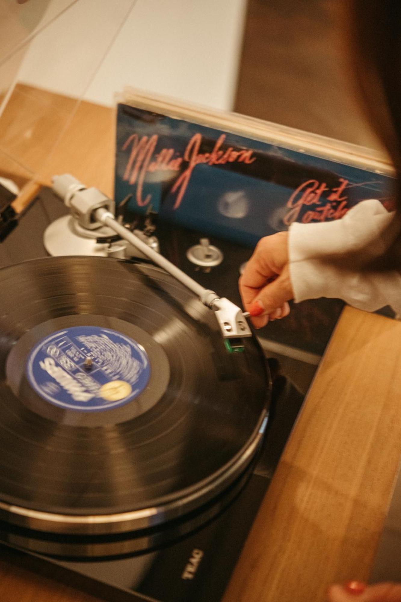 Ace Hotel Kyōto Esterno foto A record being played on a turntable