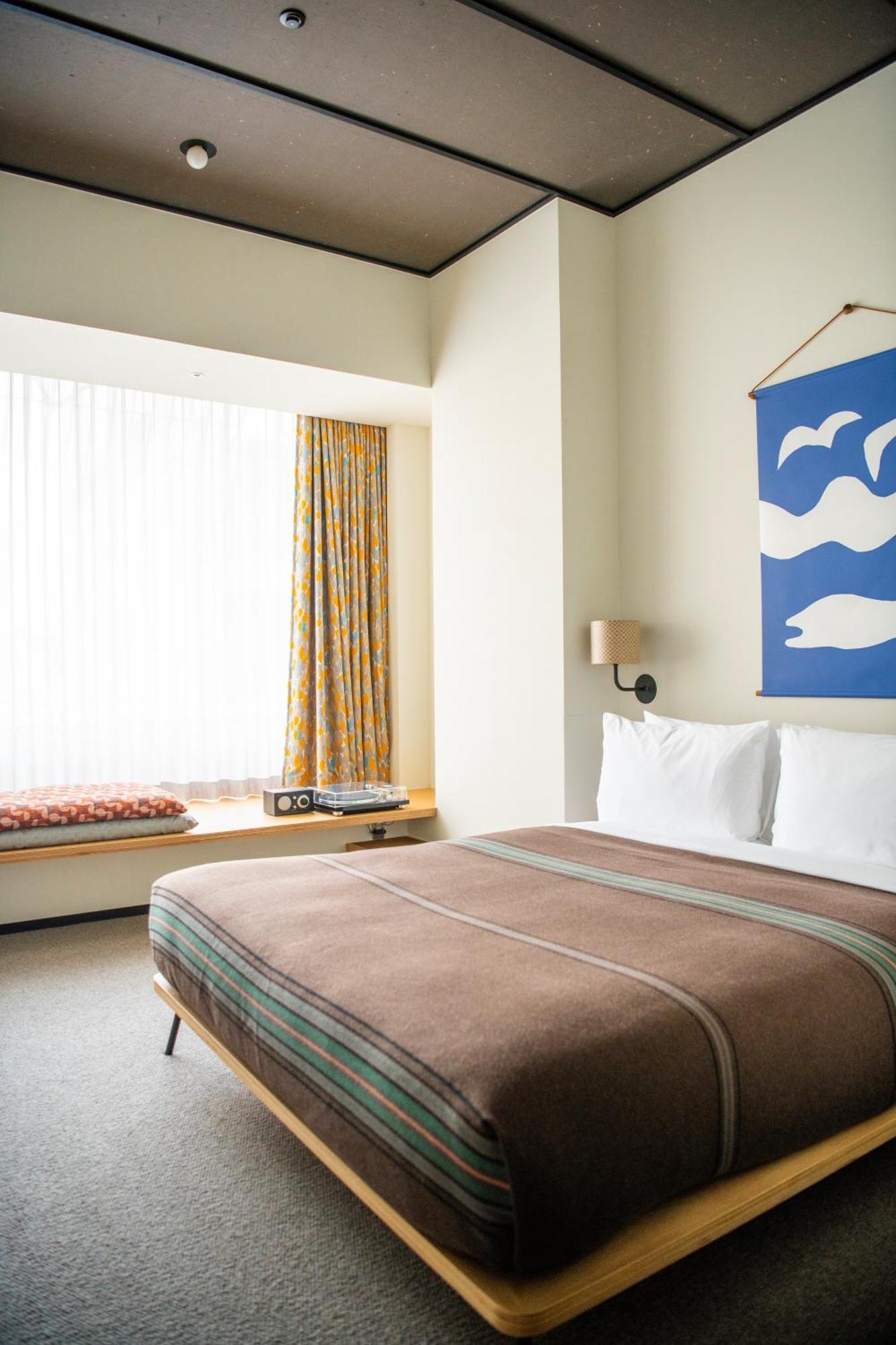 Ace Hotel Kyōto Esterno foto A room at the hotel