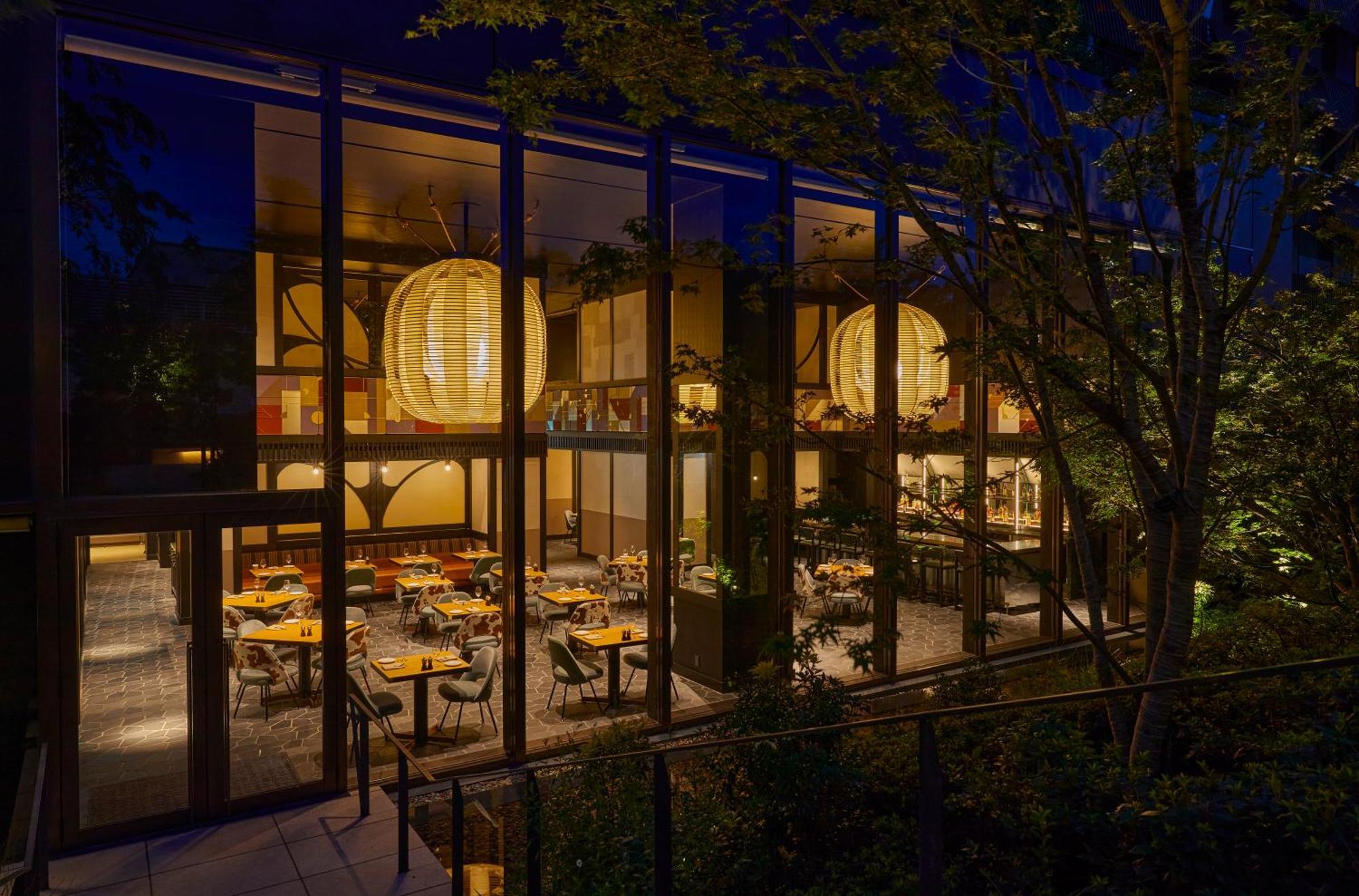 Ace Hotel Kyōto Esterno foto The restaurant at night